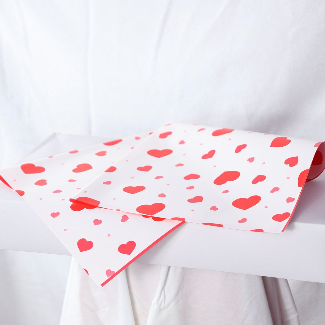 Hârtie Albă cu Inimi Roșii pentru Buchet