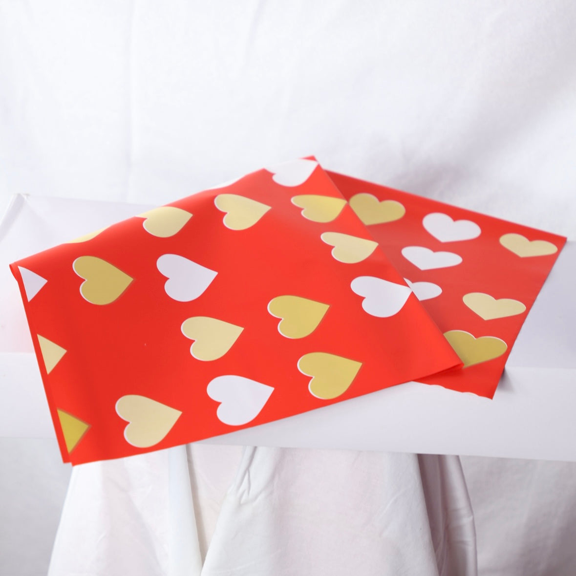 Hârtie cu Inimi Aurii pentru Buchet