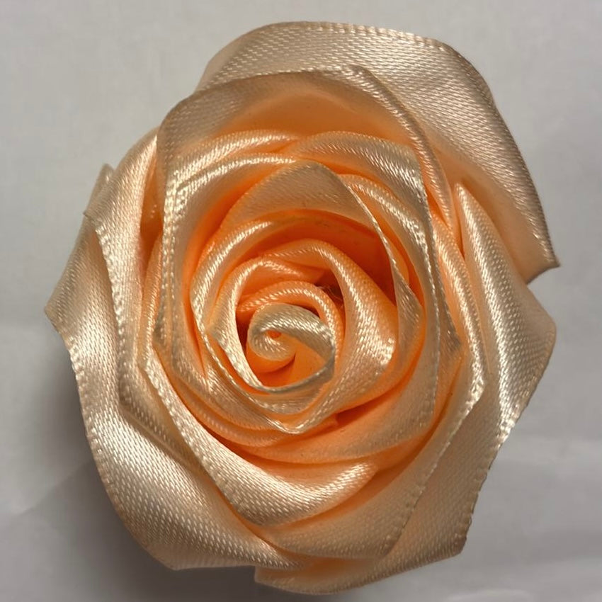 Trandafiri Piersică din Satin