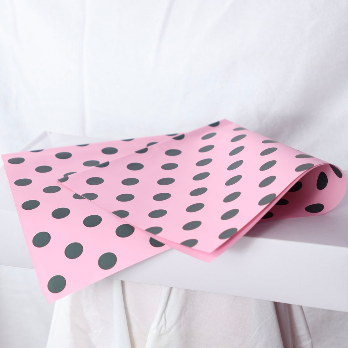 Hârtie Roz cu Buline Gri