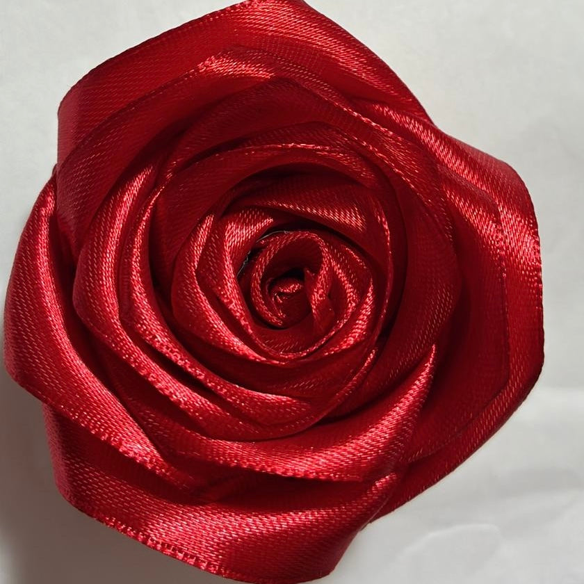 Trandafiri Roșii din Satin